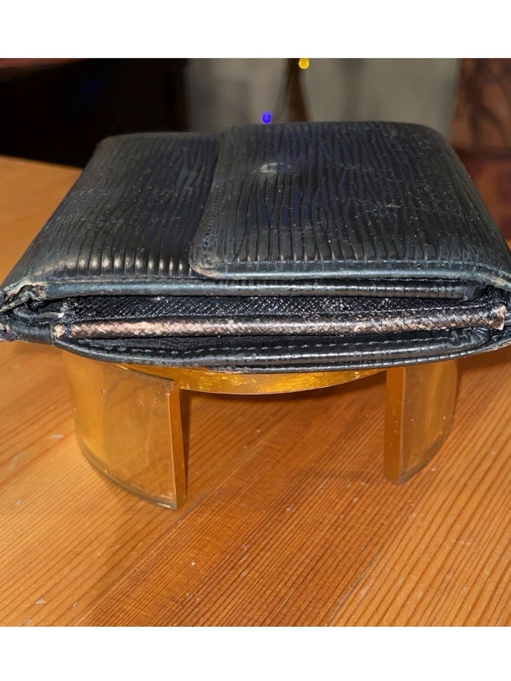 Louis Vuitton Men’s Black Epi Leather Wallet • Classic LV Bifold • Card Holder - Picture 8 of 12